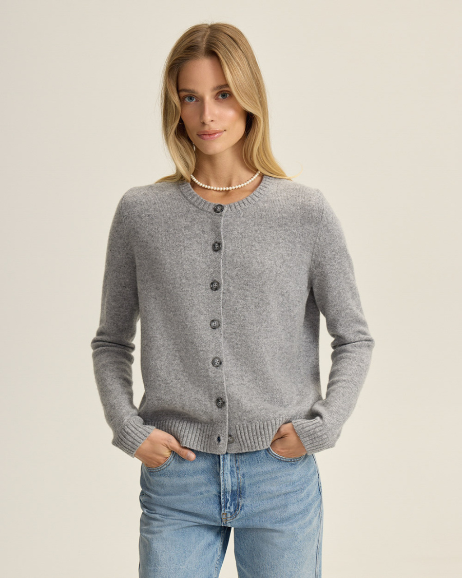 шерстяной кардиган на пуговицах  фотография