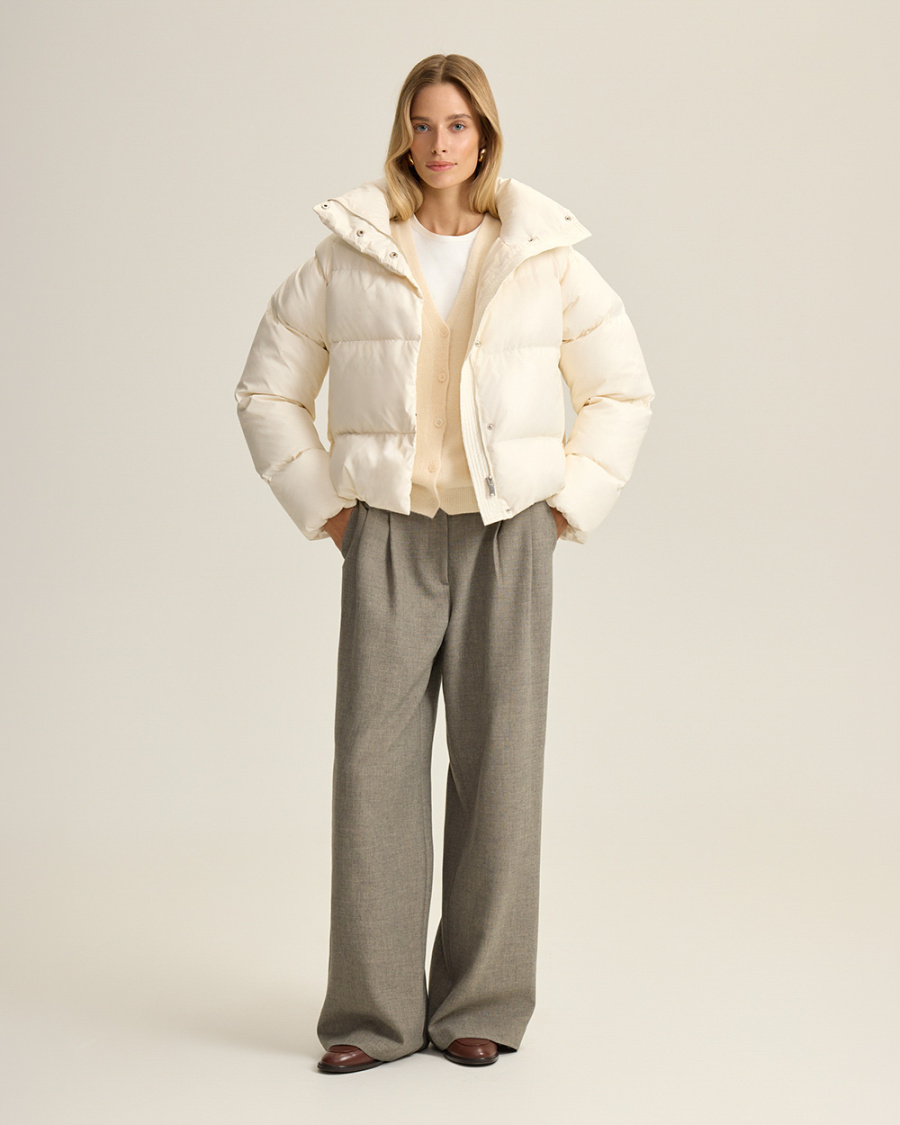 короткий пуховик с натуральным наполнителем  фотография