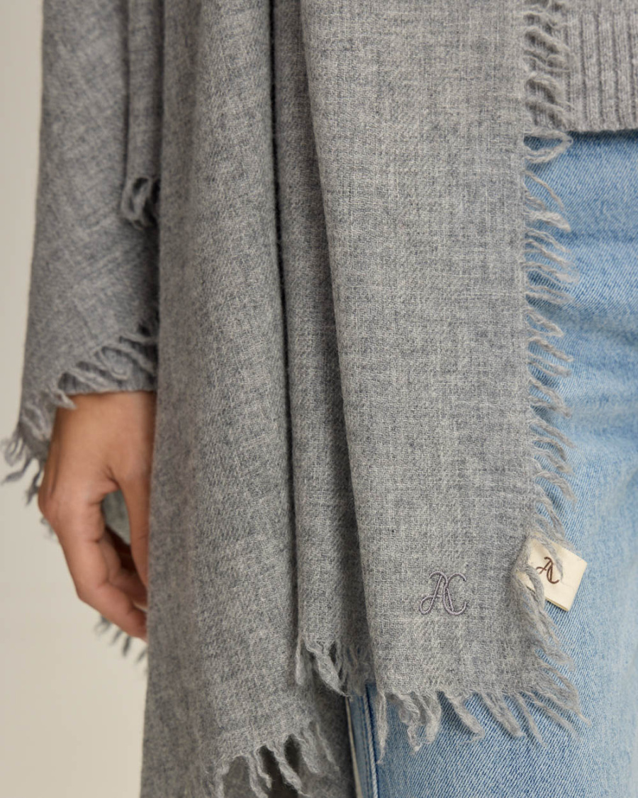 палантин из шерсти и кашемира  фотография