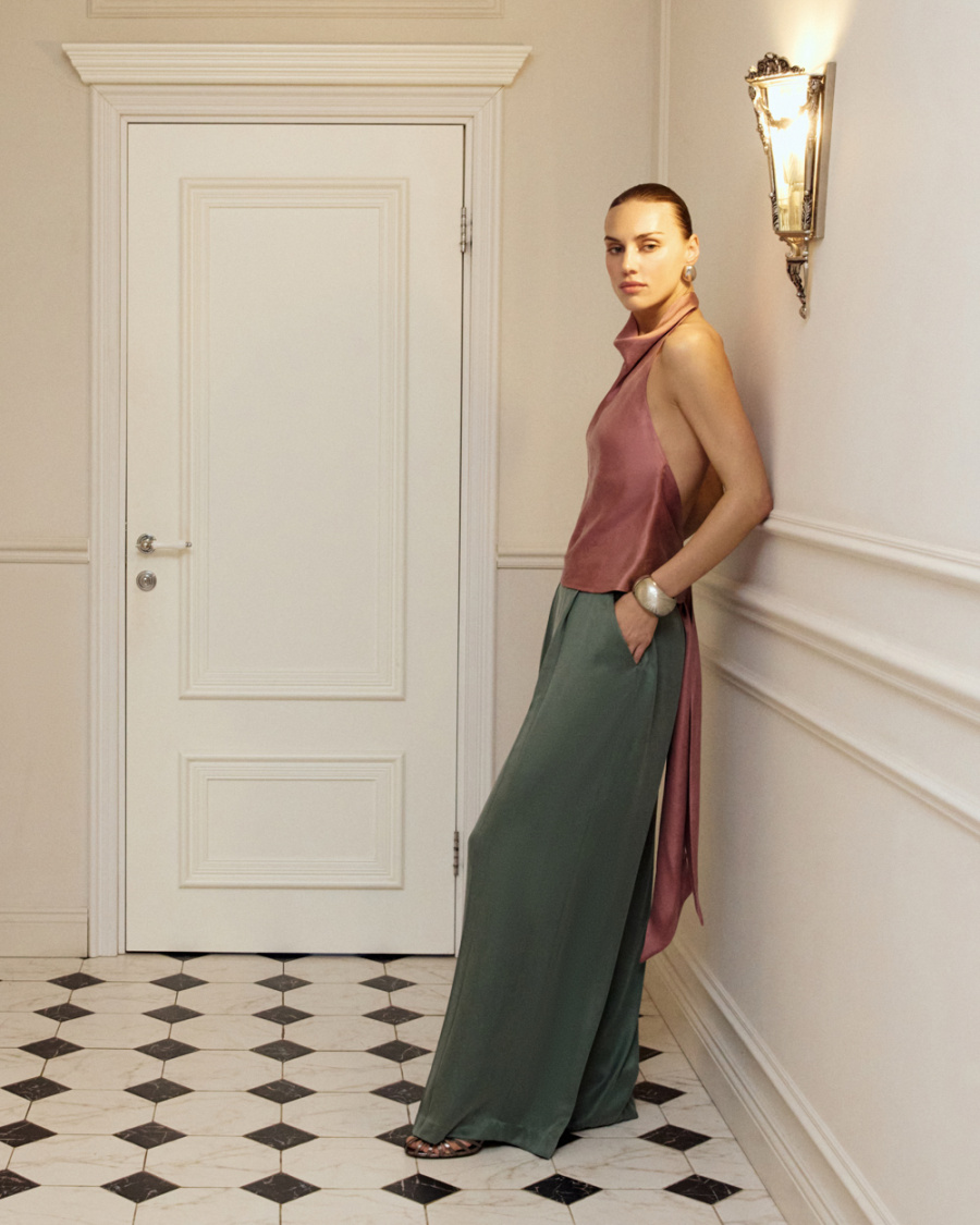 свободные брюки из купро с районом  фотография