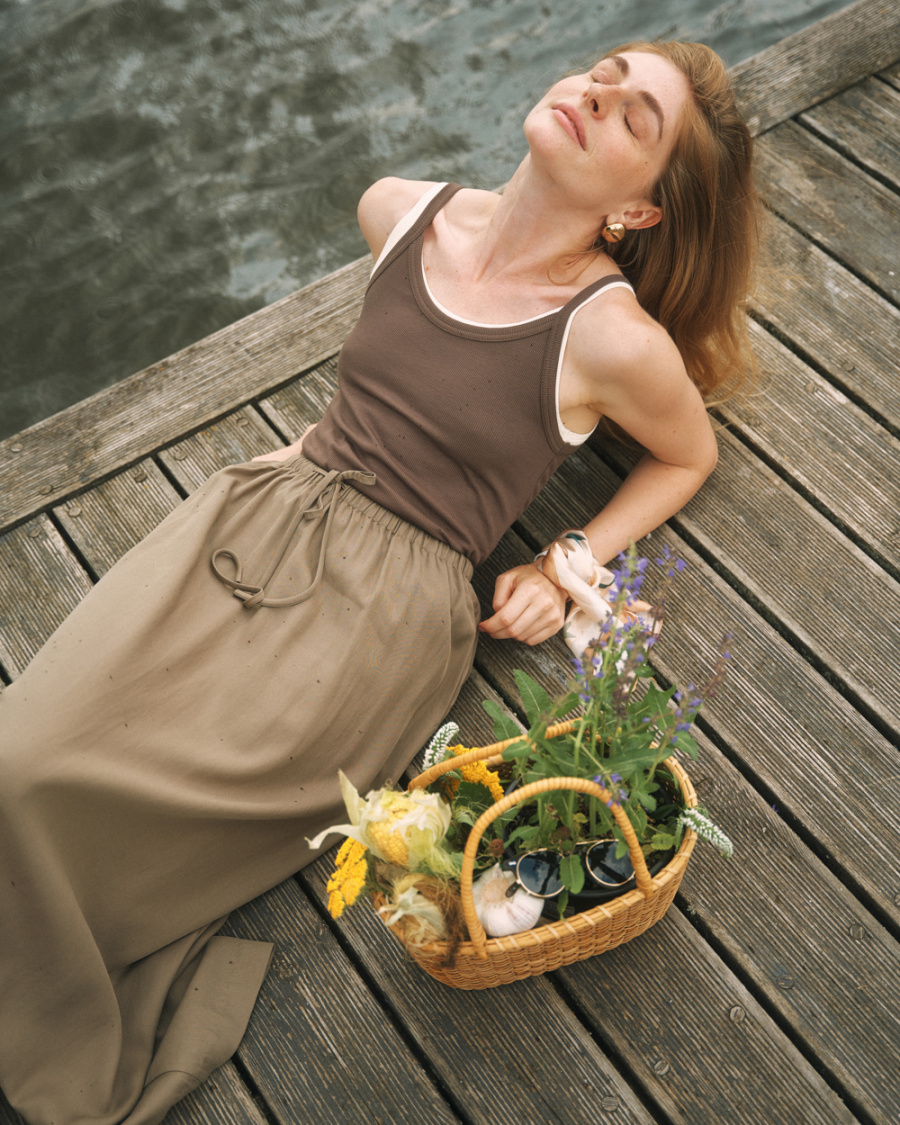 

Трикотажная майка на тонких бретелях, коричневый