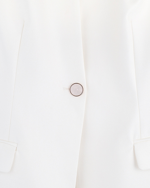 Однобортный приталенный жакет без лацканов, с акцентными пуговицами, белый