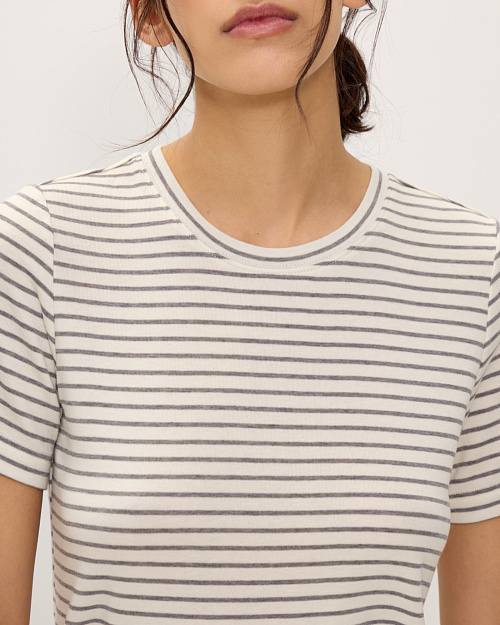 Футболка в полоску приталенного кроя, из тенселя, молочный в полоску