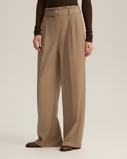 Брюки с защипами, с поясом, бежевый