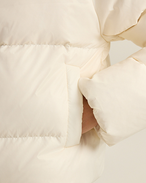 Короткий пуховик с натуральным наполнителем, молочный