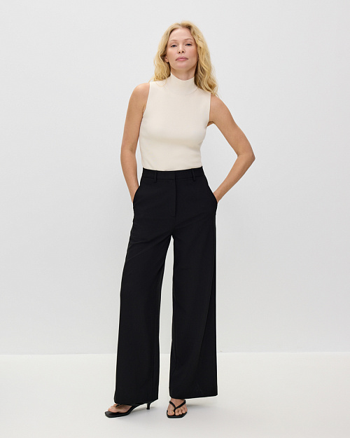 Трикотажный топ с воротником стойкой, из вискозы, молочный