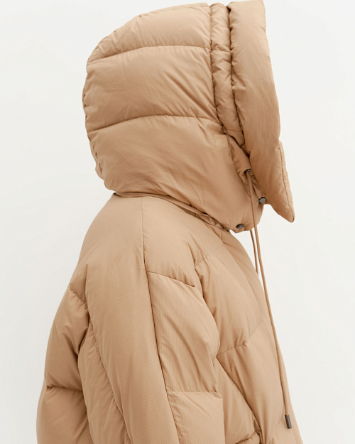 Пуховик с капюшоном и карманами на резинке, бежевый