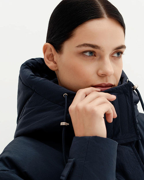 Пуховик парка с накладными карманами, темно-синий