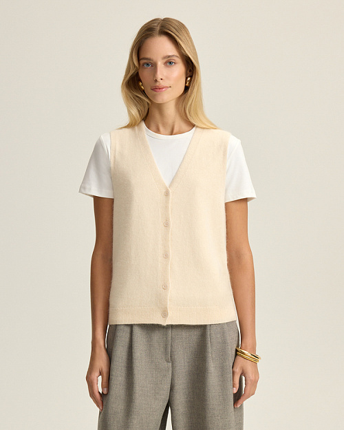 Жилет на пуговицах с шерстью ангоры, молочный