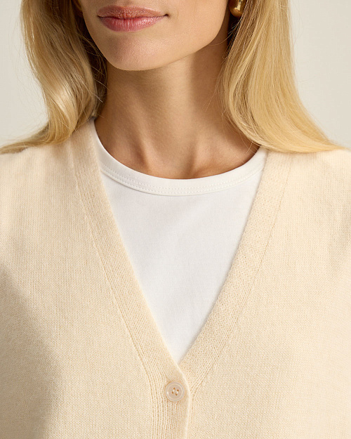 Жилет на пуговицах с шерстью ангоры, молочный